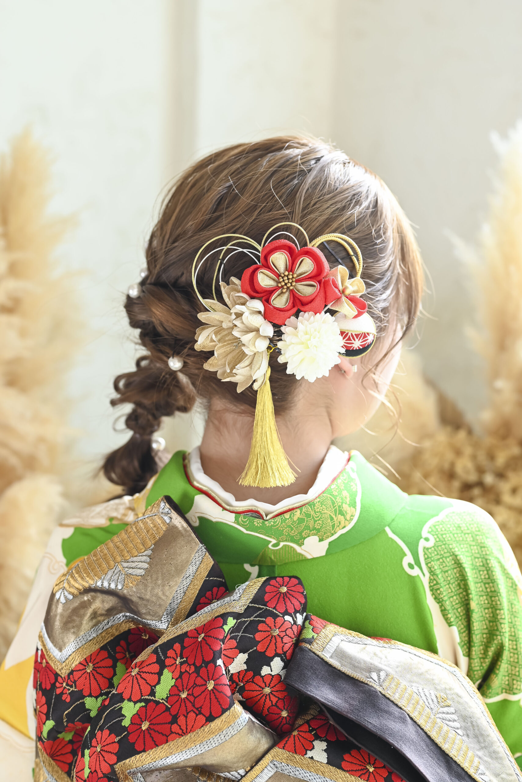 振袖のヘアアクセサリーを引き立てるアップの撮影
