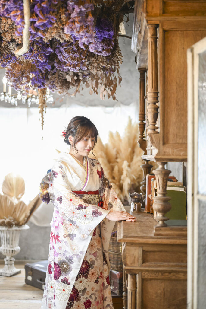 成人式の前撮り撮影をする女性|ハナエミ