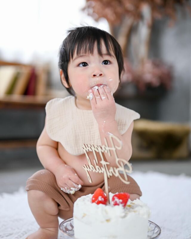 1〜12swipe🪽

⁡1st Birthday Photo🧸
撮影にお越しいただきありがとうございました！！

スマッシュケーキ撮影をしました！🍓✨✨
とっても歩くのが上手でおいしくケーキ食べてたね🍰！！
いちごがちょっと苦手で可愛かったです🍓
とっても可愛い写真が撮れました🌸

ご家族様とお会いできこうして一緒に成長を見届けられることが本当に嬉しく思います😌おめでとうございます🌸
photo studio𓂃 @minmi_toyokawa 
photographer 𓂃 @robe.studiominmi 
studio 𓂃 フェリスstudio
⁡
⁡
⁡
⁡
⁡
—————————————————————
ご予約方法
Web: https://photostudio-minmi.com/
tell:0533-56-2806
⁡
〒442-0033
愛知県豊川市豊川町遠通2番地14
⁡
定休日:水曜日
—————————————————————————
#フォト #フォトスタジオ#写真館 #753#753撮影 #753ヘア #753前撮り #7歳 #５歳 #3歳#photo #フォトウェディング #バースデー #バースデーフォト #バースデー撮影 #ニューボン#お宮参り #ハーフ成人式 #振袖 #振袖レンタル #フォトスタジオ愛知#フォトスタジオ豊川#七五三撮影#スマッシュケーキ #スマッシュケーキスタジオ #スマッシュケーキ撮影