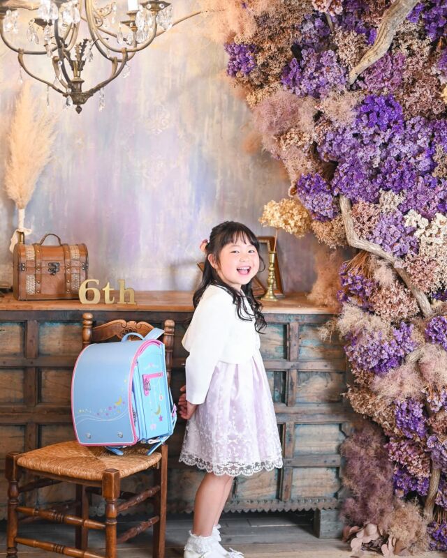 🌸swipe→1〜10🎒# @mocchan_minmi 
⁡
⁡
入学卒業photo𓂃◌
撮影にお越しいただきありがとうございました✨
⁡
２人ともとっても仲良しで、写真からも仲の良さが伝わってきます🥺💞
とってもポージングが上手で本当に可愛い写真が撮れました！！
またバースデーの時に楽しみにお待ちしております♪

お子様の節目と共に、ご家族様とお会いできこうして一緒に成長を見届けられることが本当に嬉しく思います😌おめでとうございます🌸
⁡
photo studio𓂃 @gonchan_minmi 
photographer 𓂃 @mocchan_minmi 

studio 𓂃 フェリスstudio
⁡
⁡
⁡
⁡
⁡
—————————————————————
ご予約方法
Web: https://photostudio-minmi.com/
tell:0533-56-2806
⁡
〒442-0033
愛知県豊川市豊川町遠通2番地14
⁡
定休日:水曜日
—————————————————————————
#フォト #フォトスタジオ#写真館 #753#753撮影 #753ヘア #753前撮り #7歳 #５歳 #3歳#photo #フォトウェディング #バースデー #バースデーフォト #バースデー撮影 #ニューボン#お宮参り #ハーフ成人式 #振袖 #振袖レンタル #フォトスタジオ愛知#フォトスタジオ豊川#七五三撮影