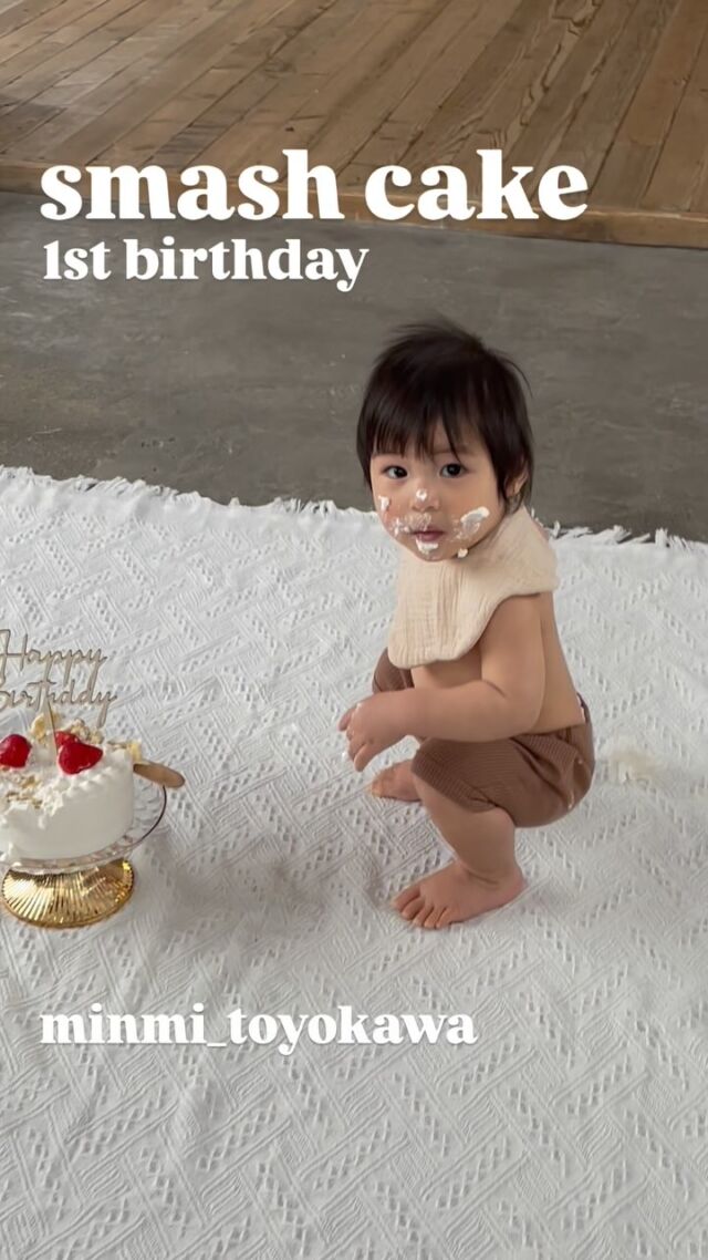 #1stbirthday 🌈✨
・
・
・
フォトスタジオミンミでは#スマッシュケーキ #一升餅 #選び取りカード など様々な撮影ができます📸
※全てお持ち込みになります🙌
※事前のご予約が必要になります
・
・
・
・4.5月もご予約埋まってきております💦
ご予約お待ちしております🫶

Photo  by @robe.studiominmi 
studio フェリススタジオ
　　　　　@minmi_toyokawa 
—————————————————————
ご予約方法
Web: https://photostudio-minmi.com/
tell:0533-56-2806

〒442-0033
愛知県豊川市豊川町遠通2番地14

定休日:水曜日
—————————————————————————

#七五三 #753撮影 #753ヘア #3歳女の子 #7歳女の子 #3歳男の子 #5歳男の子 #和装 #ドレス #753 #フォトスタジオ #写真館 #スタジオミンミ #スタジオミンミ豊川 #豊川フォトスタジオ キッズ #キッズフォト #七五三前撮り  # 一歳バースデー #お宮参り #バースデーフォト #豊川 #豊橋 #豊橋フォトスタジオ #家族写真  #豊川フォトスタジオ #スマッシュケーキ #スマッシュケーキ撮影