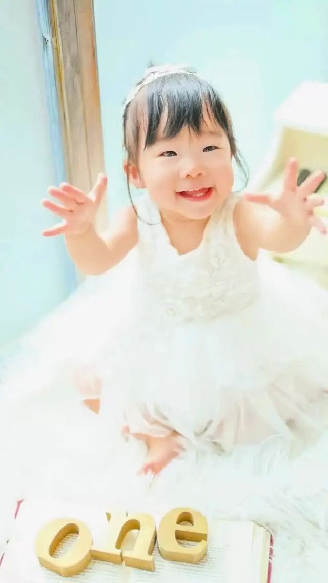 #1stbirthday 🌈✨

お子様の笑顔って、作るものじゃなくて“自然にあふれるもの”ですよね？？😍
だからこそ、撮影は自由に遊びながら！慣れたスタッフが寄り添うから、人見知りでも安心して楽しめますよ。お誕生日だからこそ、“お子様らしさそのまま”の特別な一枚を残してみませんか？

まずはお問い合わせから、見学だけでもオッケイ🙆‍♀️

フォトスタジオミンミでは#スマッシュケーキ #一升餅 #選び取りカード など様々な撮影ができます📸
※全てお持ち込みになります🙌
※事前のご予約が必要になります
・
・
・
・9月もご予約埋まってきております💦
ご予約お待ちしております🫶

—————————————————————
ご予約方法
Web: https://photostudio-minmi.com/
tell:0533-56-2806

〒442-0033
愛知県豊川市豊川町遠通2番地14

定休日:水曜日
—————————————————————————

#七五三 #753撮影 #753ヘア #3歳女の子 #7歳女の子 #3歳男の子 #5歳男の子 #和装 #ドレス #753 #フォトスタジオ #写真館 #スタジオミンミ #スタジオミンミ豊川 #豊川フォトスタジオ キッズ #キッズフォト #七五三前撮り  # 一歳バースデー #お宮参り #バースデーフォト #豊川 #豊橋 #豊橋フォトスタジオ #家族写真  #豊川フォトスタジオ #スマッシュケーキ #スマッシュケーキ撮影