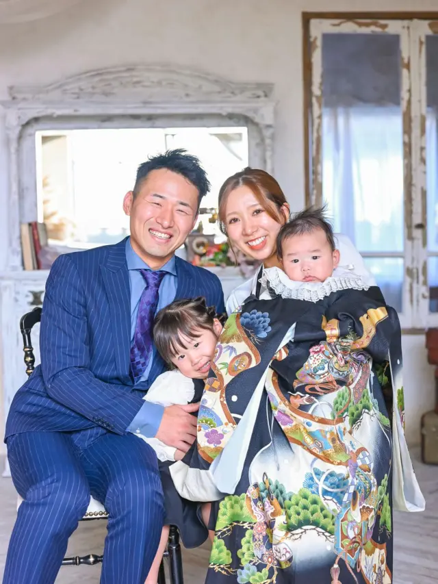 お宮参りphoto ‼︎
⁡
4ヶ月お宮参り🌼
ご機嫌なニコニコ笑顔が見れてよかったです🐶✨

パパとママとのツーショットもご希望があれば撮影可能です💭
⁡
photo studio𓂃 @minmi_toyokawa 
studio 𓂃 シエロstudio
⁡
⁡
⁡
—————————————————————

ご予約方法
Web: https://photostudio-minmi.com/
tell:0533-56-2806
⁡
〒442-0033
愛知県豊川市豊川町遠通2番地14
⁡
定休日:水曜日
—————————————————————

#フォト #フォトスタジオ#写真館 #753#753撮影 #753ヘア #753前撮り #7歳 #５歳 #3歳#photo #フォトウェディング #バースデー #バースデーフォト #バースデー撮影 #ニューボン#お宮参り #ハーフ成人式 #振袖 #振袖レンタル #フォトスタジオ愛知#フォトスタジオ豊川#七五三撮影