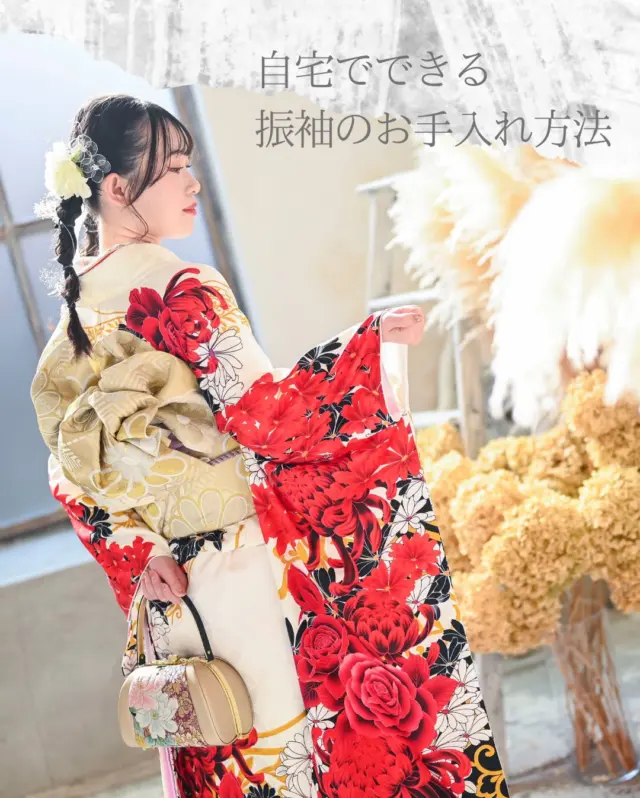 @hanaemi_kimono　←プロフィールはこちら
.
お家にある振袖の保管方法は？
ママ振りも増えてきてます✨
キレイに保管して素敵な成人式を💓
.
一生に一度の晴れの日に、最高のわたしを…
振袖レンタルで、特別な一日をもっと美しく🌷
振袖選びに迷ったら、ぜひハナエミに🎀
.
あなたにぴったりの一着を
コーディネートさせていただきます✨

🏠：振袖レンタルハナエミ
▷愛知県豊川市豊川町遠通2-14 2階
▷0533-56-2831
▷9:30〜19:00
▷毎週水曜日定休
▷駐車場有
▷事前の予約が必要になります⚠️
▷予約方法：Web、TEL、公式ラインからお願いいたします
https://lin.ee/OUgM0V4
.
振袖レンタルハナエミでは
成人式の振袖レンタル、卒業式の卒業着物・袴のレンタルをはじめ
成人男性袴のレンタルも行っております✨
撮影スタジオも併設しているため、振袖や卒業袴等の
撮影のみのプランもございます
.
🌸振袖レンタルハナエミでは、専門のスタッフが
お振袖から小物まで一緒にコーディネートさせていただき
お客様にぴったりの1着をご提案します🌷
ぜひ一度お越しください！
.

ご予約はWeb、お電話受け付けております📞
詳細はHPでご確認ください😊
@minmi_toyokawa 
@hanaemi_kimono 
-———————————————————
#振袖 #振袖ヘア #成人式ヘア #成人式 #成人式前撮り #振袖レンタル #ママ振袖 #ママ振袖アレンジ #前撮り #フォトスタジオ #フォトスタジオ豊川#写真館