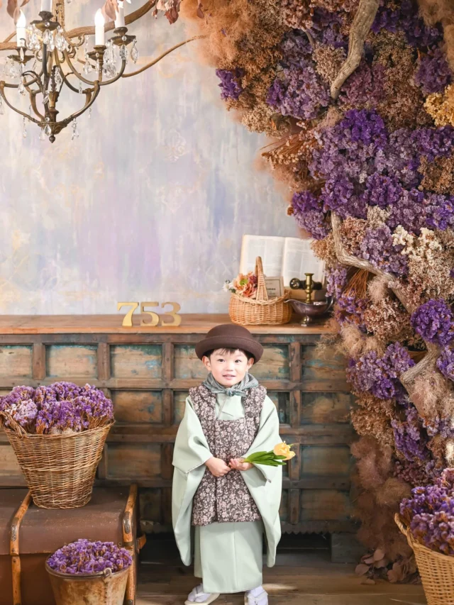 swipe→1〜15🍀✨
⁡
3歳さん753 photo🎞

ニコニコ笑顔がとっても上手で大好きなシャボン玉ショットが可愛すぎてメロメロです😍
ママもパパも沢山ご協力いただきありがとうございました♪
撮影にお越しいただきありがとうございました🙇‍♀️✨
⁡

お子様のソロの写真はいらないけど、兄弟写真の時だけ一緒に写りたい方は
和装→¥５,５００
洋装→¥１,６５０　　こちらでのご案内が可能となっております📸

それぞれ、1人でのお写真が欲しい方は

通常¥27,500で主役追加ができます❄️

 
⁡
⁡
photo studio𓂃 @minmi_toyokawa 
studio 𓂃 フェリスstudio
⁡
⁡
⁡
⁡
┈┈┈┈┈┈┈┈┈┈┈┈┈┈┈┈┈┈┈┈

⁡
ご予約大変埋まりやすくなっております😳
七五三撮影では着物を1着、洋装を1着を着て撮影して頂けれます🌷🌷
⁡
↓↓プランの特典↓↓
❶家族撮影無料‼︎
❷再撮影無料‼︎※データお渡し後は対象外
❸和装　洋装1着ずつ
❹新作衣装追加料金なし
❺足袋もレンタル無料‼︎
⁡
ご予約お待ちしております🫶
⁡
—————————————————————
ご予約方法
Web: https://photostudio-minmi.com/
tell:0533-56-2806
⁡
〒442-0033
愛知県豊川市豊川町遠通2番地14
⁡
定休日:水曜日
—————————————————————————
#フォト #フォトスタジオ#写真館 #753#753撮影 #753ヘア #753前撮り #7歳 #５歳 #3歳#photo #フォトウェディング #バースデー #バースデーフォト #バースデー撮影 #ニューボン#お宮参り #ハーフ成人式 #振袖 #振袖レンタル #フォトスタジオ愛知#フォトスタジオ豊川#七五三撮影