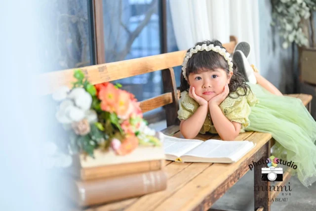 3歳七五三撮影📷ˎˊ˗

ポージングが上手でモデルさんみたいでした🫣✨
ニコニコ笑顔も沢山撮れてとっても可愛かったです🥰
着物と洋装でガラッと雰囲気も変わり、
姉妹で仲良し撮影とても楽しかったです🌈
⁡
撮影にお越しいただきありがとうございました😊✨
⁡
今なら２人一緒に七五三撮影をしたい方に向けたプラン兄弟メインシェアコースがお得な価格で撮影できます！😌

お子様のソロの写真はいらないけど、兄弟写真の時だけ一緒に写りたい方は
和装→¥５,５００
洋装→¥１,６５０　　こちらでのご案内が可能となっております📸

⁡
studio 𓂃 フェリススタジオ
⁡
ご予約大変埋まりやすくなっております😳
⁡
七五三撮影では着物を1着、洋装を1着を着て撮影して頂けれます🌷🌷
⁡
↓↓プランの特典↓↓
❶家族撮影無料‼︎
❷再撮影無料‼︎※データお渡し後は対象外
❸和装　洋装1着ずつ
❹新作衣装追加料金なし
❺足袋もレンタル無料‼︎
⁡
ご予約お待ちしております🫶
⁡
—————————————————————
ご予約方法
Web: https://photostudio-minmi.com/
tell:0533-56-2806
⁡
〒442-0033
愛知県豊川市豊川町遠通2番地14
⁡
定休日:水曜日
—————————————————————————
#フォト #フォトスタジオ#写真館 #753#753撮影 753ヘア 753前撮り 7歳 ５歳 3歳photo フォトウェディング バースデー バースデーフォト バースデー撮影 ニューボンお宮参り ハーフ成人式 振袖 振袖レンタル フォトスタジオ愛知フォトスタジオ豊川七五三撮影