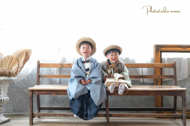 3歳、5歳の七五三撮影に来てくれました！
お揃いの髪型、衣装の雰囲気も合わせてとってもかわいく撮れました📸
それぞれのらしさいっぱいな表情が最高です😆

お子様の節目と共に、ご家族様とお会いできこうして一緒に成長を見届けられることが本当に嬉しく思います💟
撮影にお越しいただきありがとうございました！！

ーーーーーーーーーーーーーーー
studio 〜シエロスタジオ
ご予約方法
Web: https://photostudio-minmi.com/
tell: 0533-56-2806
〒442-0033
愛知県豊川市豊川町遠通2番地14
定休日：水曜日