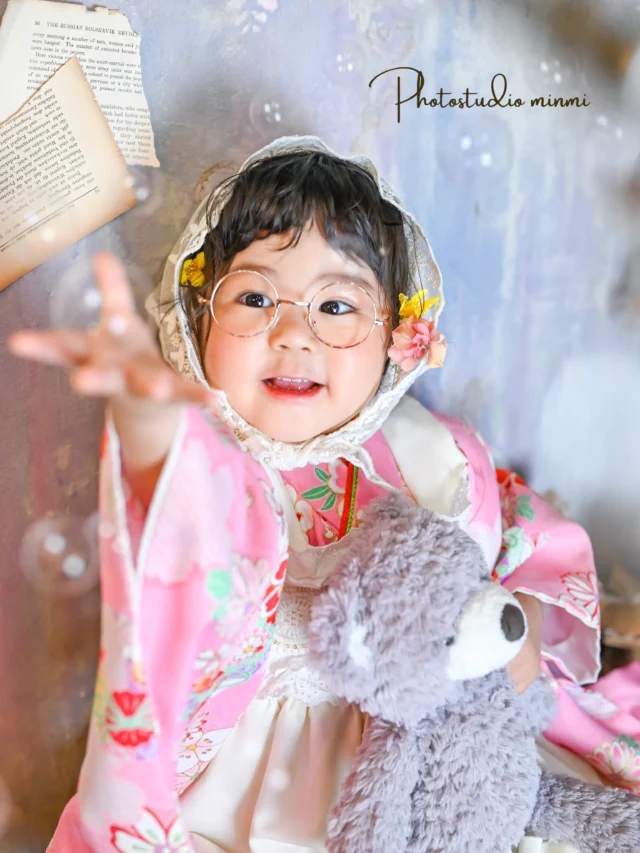 3歳七五三撮影📷ˎˊ˗

ポージングが上手でモデルさんみたいでした🫣✨
ニコニコ笑顔も沢山撮れてとっても可愛かったです🥰
着物と洋装でガラッと雰囲気も変わり、
姉妹で仲良し撮影とても楽しかったです🌈
⁡
撮影にお越しいただきありがとうございました😊✨
⁡
今なら２人一緒に七五三撮影をしたい方に向けたプラン兄弟メインシェアコースがお得な価格で撮影できます！😌

お子様のソロの写真はいらないけど、兄弟写真の時だけ一緒に写りたい方は
和装→¥５,５００
洋装→¥１,６５０　　こちらでのご案内が可能となっております📸

⁡
studio 𓂃 フェリススタジオ
カメラマン~ ロベちゃん
⁡ヘア　アシスタント~ えんちゃん

ご予約大変埋まりやすくなっております😳
⁡
七五三撮影では着物を1着、洋装を1着を着て撮影して頂けれます🌷🌷
⁡
↓↓プランの特典↓↓
❶家族撮影無料‼︎
❷再撮影無料‼︎※データお渡し後は対象外
❸和装　洋装1着ずつ
❹新作衣装追加料金なし
❺足袋もレンタル無料‼︎
⁡
ご予約お待ちしております🫶
⁡
—————————————————————
ご予約方法
Web: https://photostudio-minmi.com/
tell:0533-56-2806
⁡
〒442-0033
愛知県豊川市豊川町遠通2番地14
⁡
定休日:水曜日
—————————————————————————
#フォト #フォトスタジオ#写真館 #753#753撮影 753ヘア 753前撮り 7歳 ５歳 3歳photo フォトウェディング バースデー バースデーフォト バースデー撮影 ニューボンお宮参り ハーフ成人式 振袖 振袖レンタル フォトスタジオ愛知フォトスタジオ豊川七五三撮影